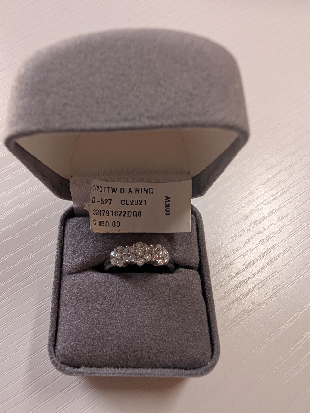 10K White Gold Diamond Cluster Ring - White